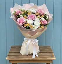 Букет цветов из:  Гвоздики, Орхидеи и Розы #REPLACE_PRED# Марёво