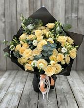 Букет цветов из:  Розы и Лизиантусы в Марёво