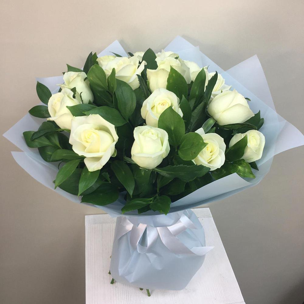 Букет 15 Белых роз Проуд в Марёво