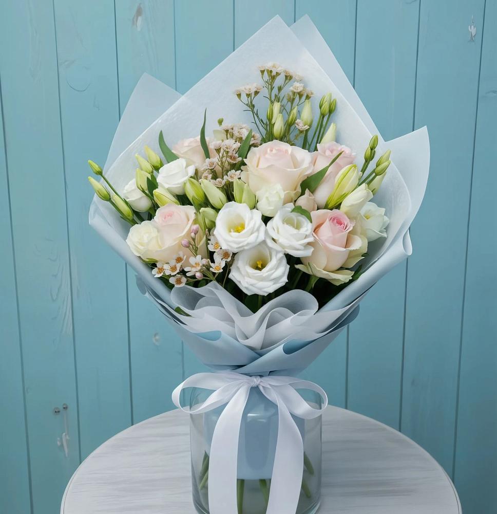 Букет цветов из: Розы и Лизиантусы в Марёво