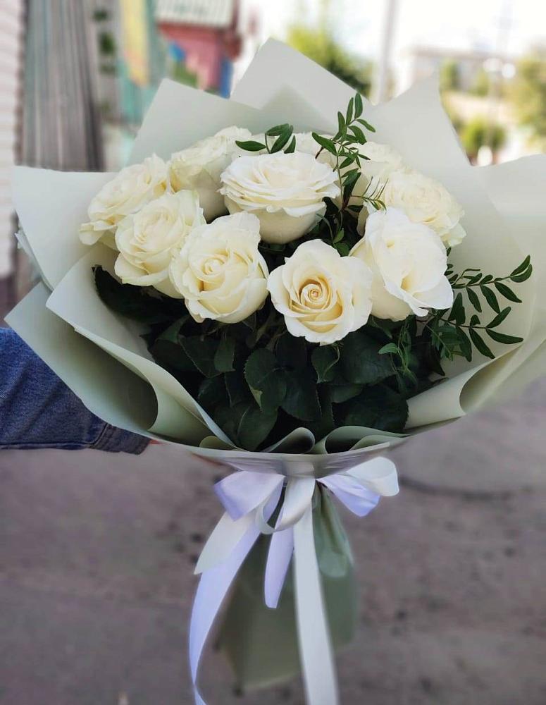 Букет Белые розы Проуд в Марёво