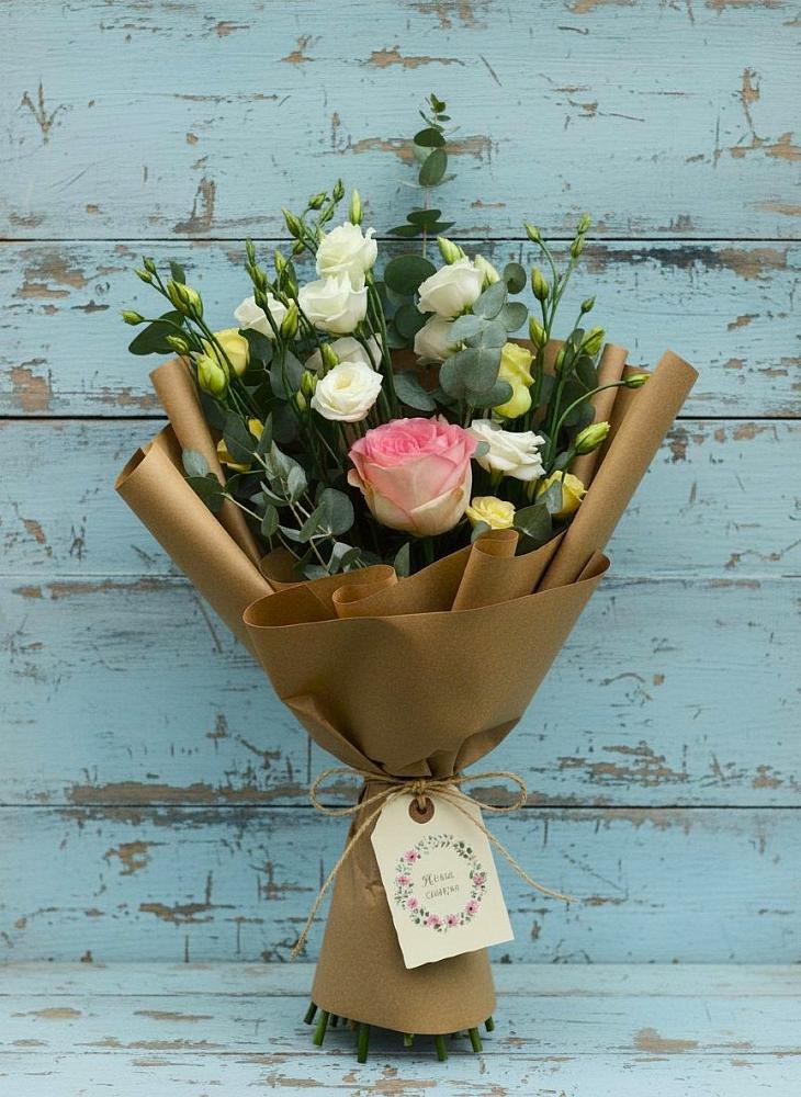 Букет цветов из: Розы и Лизиантусы в Марёво