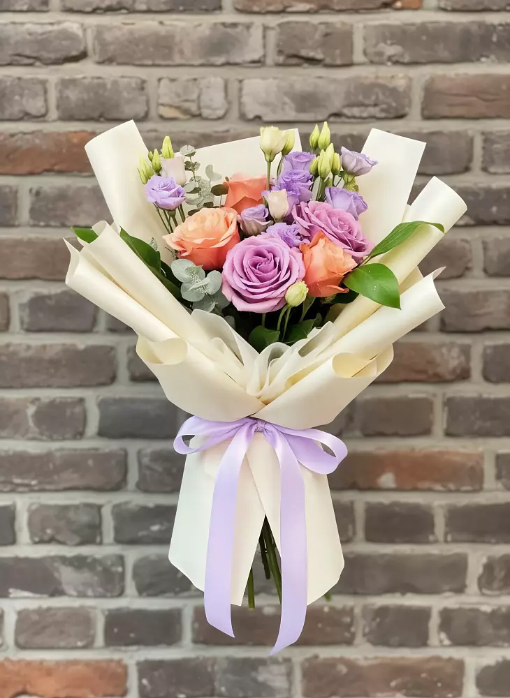 Букет цветов из: Лизиантусы и Розы в Марёво