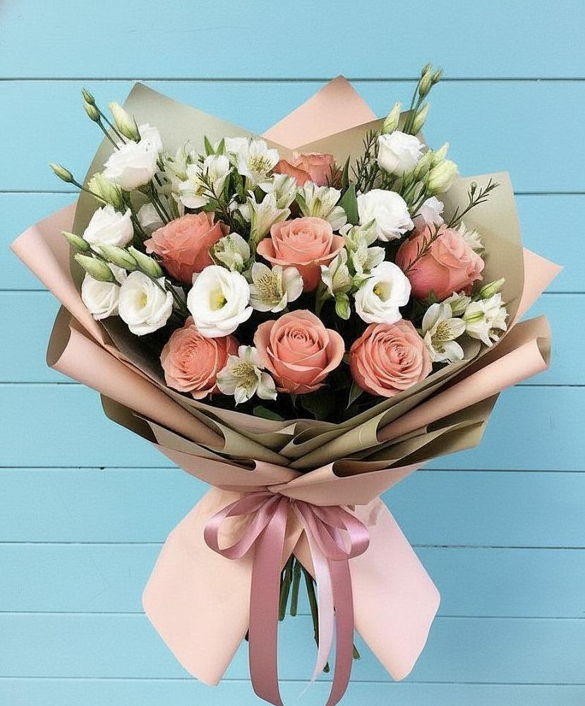 Букет цветов из: Розы, Альстромерии и Лизиантусы в Марёво