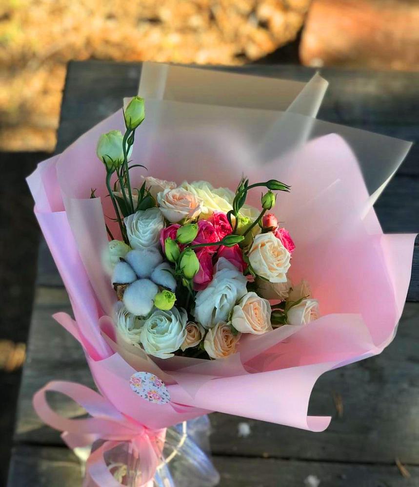 Букет цветов из: Розы и Лизиантусы в Марёво