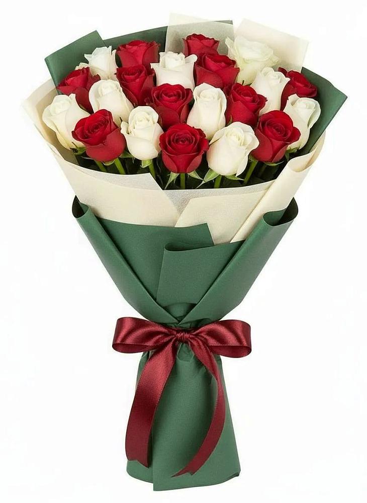 Букет Микс из красных и белых роз в Марёво
