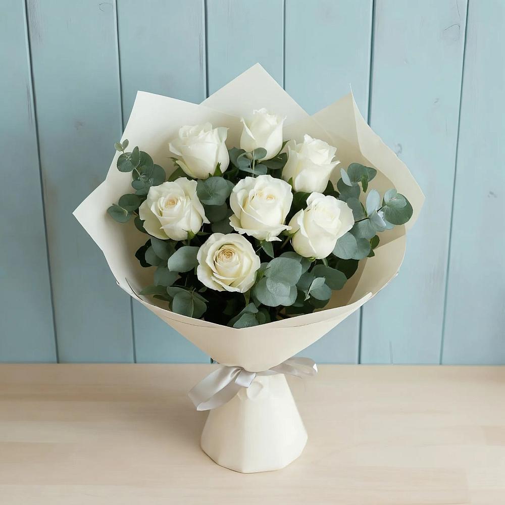 Букет Белые розы в Эвкалипте в Марёво