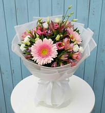 Букет цветов из:  Герберы, Альстромерии и Лизиантусы в Марёво
