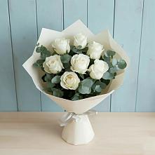Букет Белые розы в Эвкалипте в Марёво