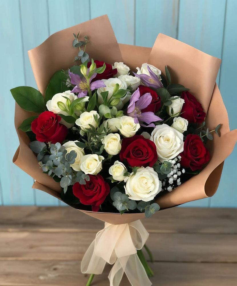 Букет цветов из: Розы и Альстромерии в Марёво