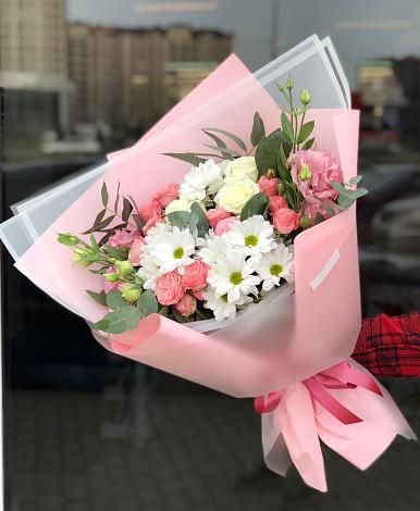 Букет цветов из: Розы, Лизиантусы и Хризантемы в Марёво
