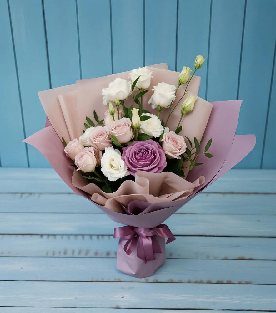 Букет цветов из: Розы и Лизиантусы в Марёво